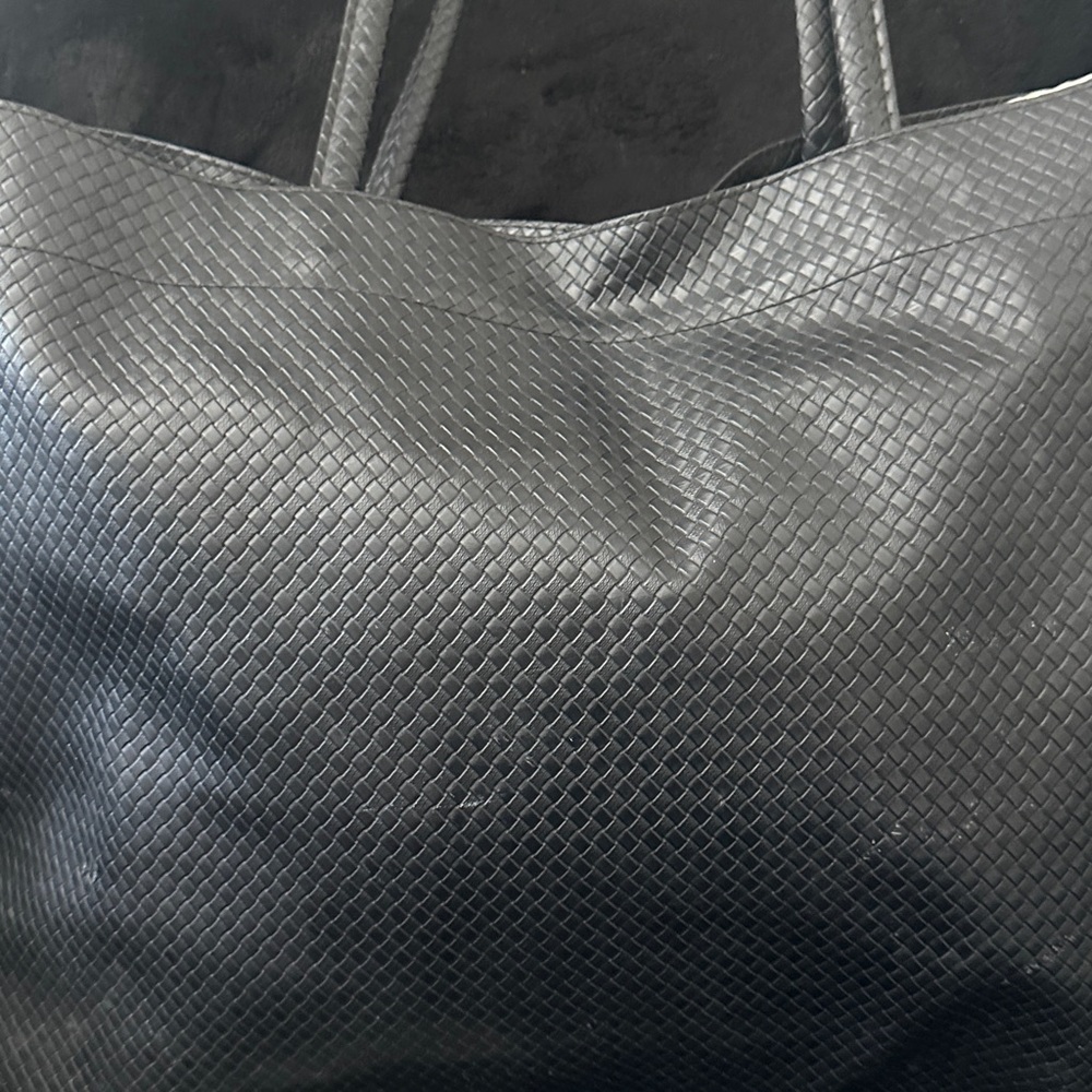Large Handbag - Picture 4 of 5